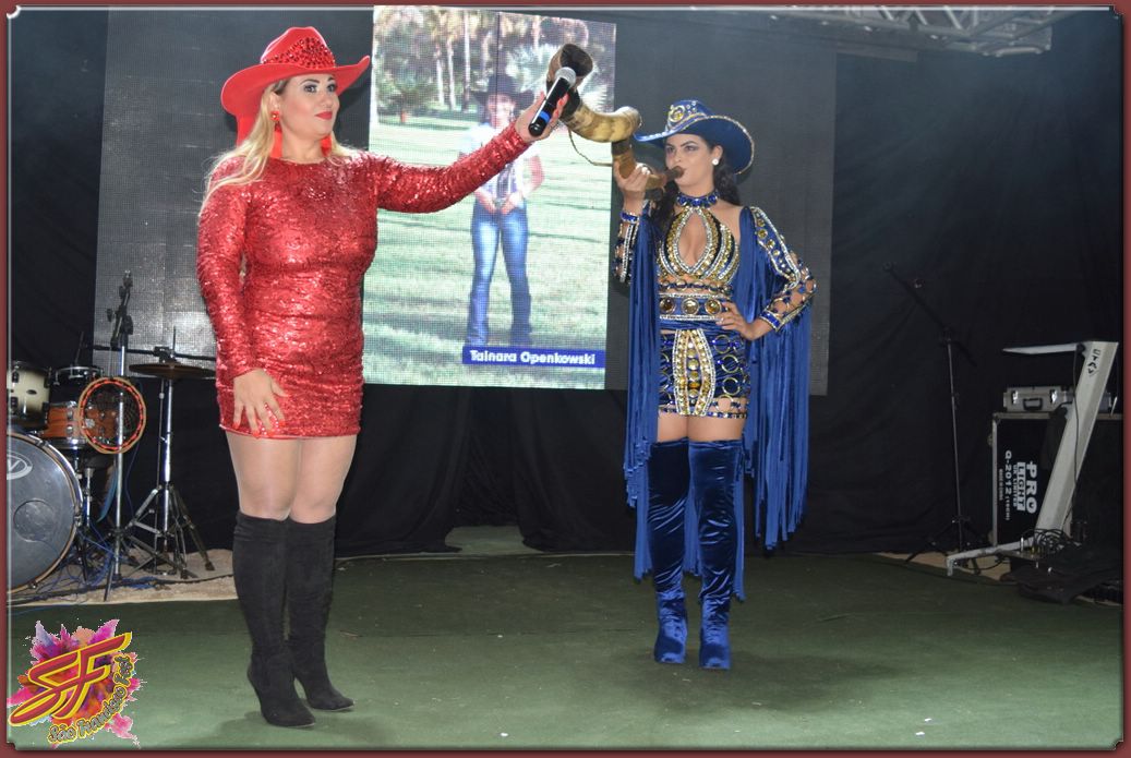 DESFILE DA RAINHA DA EXPOVALE 2019